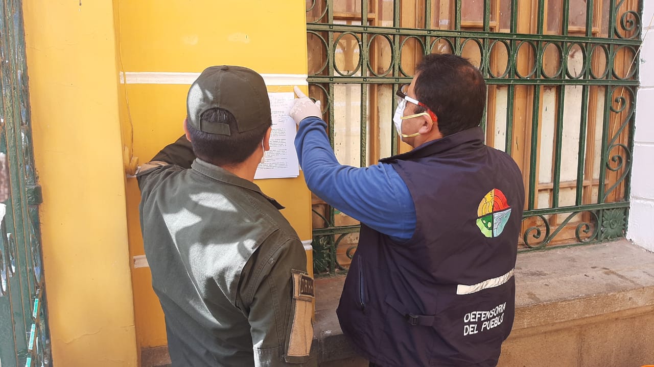 DEFENSORÍA DEL PUEBLO DE ORURO MEDIANTE CEDULÓN NOTIFICA A ALCALDE MUNICIPAL SOBRE RECORDATORIO DE DEBERES LEGALES ANTE DESPIDOS MASIVOS