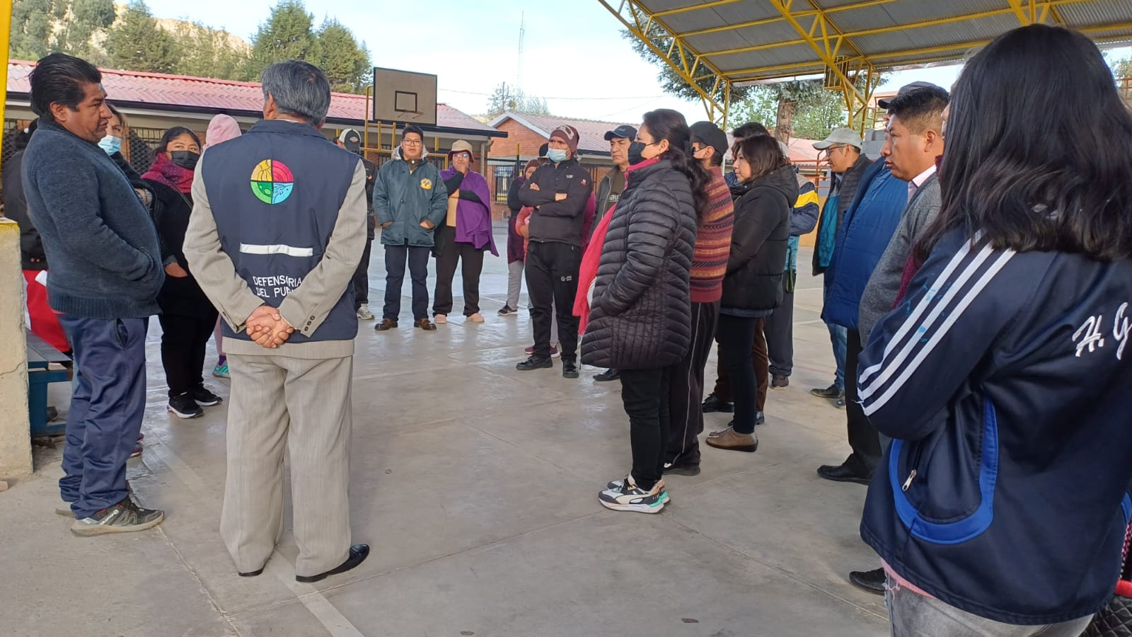 Delegación Defensorial de La Paz encamina acciones para esclarecer el caso de las adolescentes afectadas por supuesta intoxicación en una Unidad Educativa de Mallasa