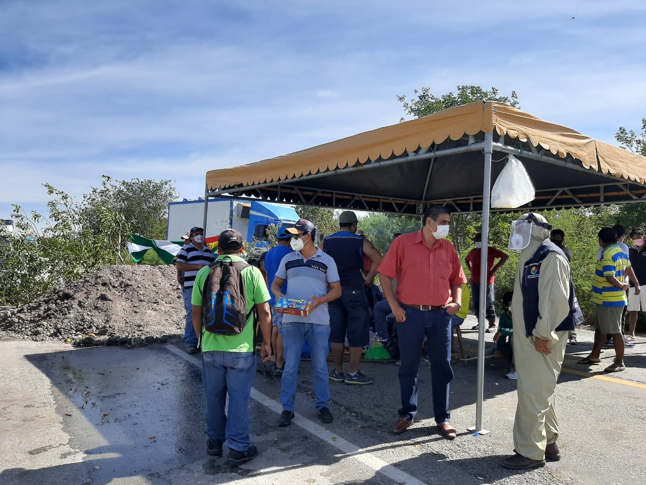 DEFENSORÍA DEL PUEBLO OBSERVA LA FALTA DE RESPUESTA GUBERNAMENTAL A LAS DEMANDAS DE LA POBLACIÓN DE PUERTO SUAREZ QUE  CUMPLE SEGUNDO DÍA DE BLOQUEO DE LA CARRETERA BIOCEÁNICA