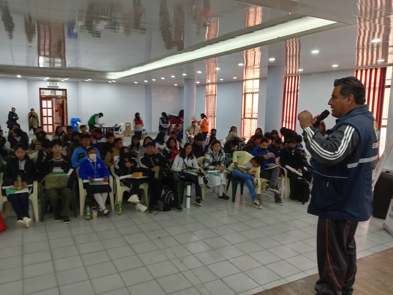 EN ORURO, LA DEFENSORÍA DL PUEBLO ESTE FIN DE SEMANA DESARROLLÓ TALLERES DE FORTALECIMIENTO A DEFENSORES ESTUDIANTILES EN LA CASA MUNICIPAL DE CULTURA