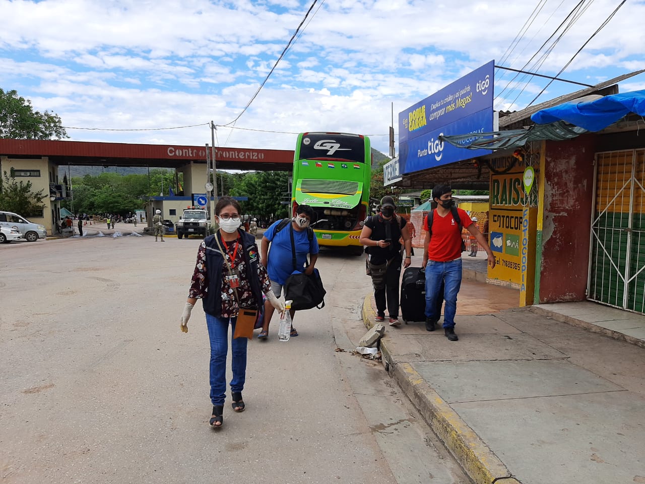 DEFENSORIA DEL PUEBLO GESTIONA EL INGRESO A BOLIVIA DE TRES JOVENES VARADOS QUE CUMPLIERON CUARENTENA SANITARIA EN LA FRONTERA CON BRASIL