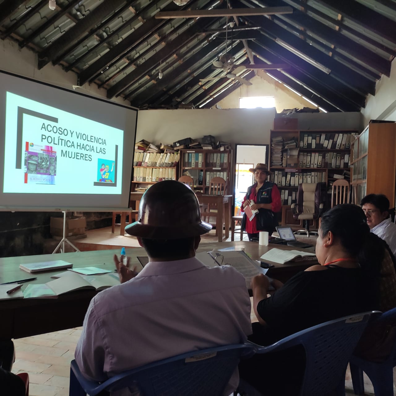 Defensoría del Pueblo socializa en municipios del norte paceño el Informe Defensorial “Sin nosotras no hay democracia”