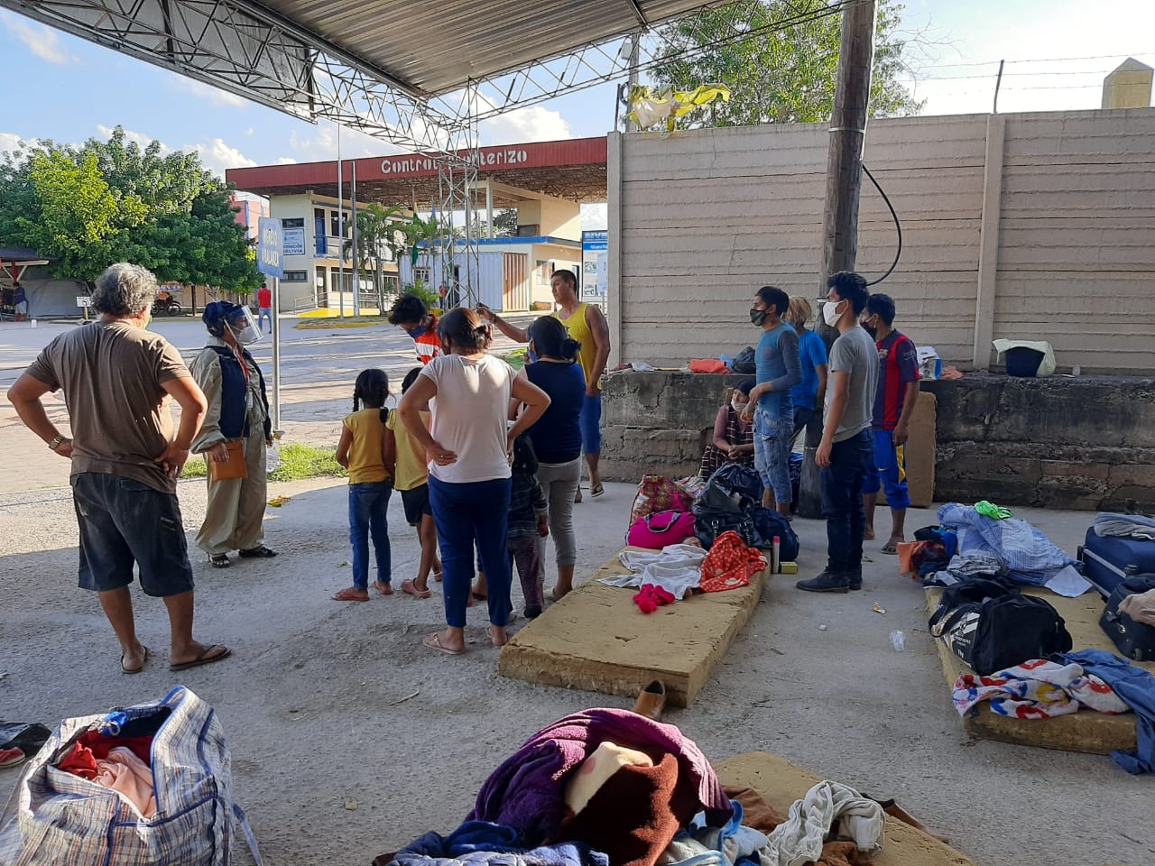 DEFENSORIA DEL PUEBLO  EVIDENCIA CONDICIONES INFRAHUMANAS DE PERSONAS VARADAS  EN ARROYO CONCEPCIÓN FRONTERA CON BRASIL