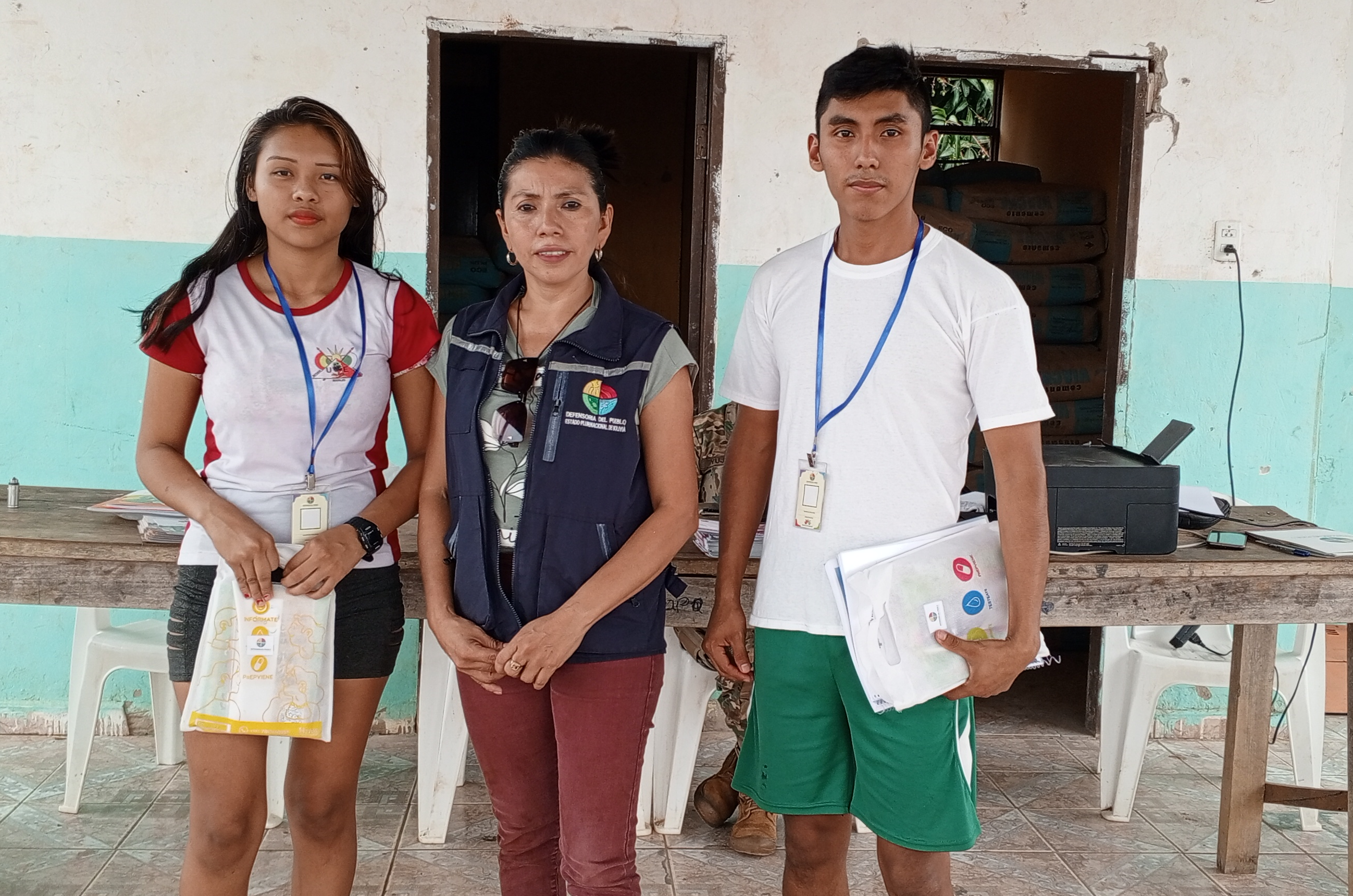 DEFENSORÍA DEL PUEBLO FORTALECE LABOR DE DEFENSORAS Y DEFENSORES ESTUDIANTILES EN EL MUNICIPIO DE BELLA FLOR, CON ENTREGA DE CREDENCIALES Y MATERIAL DE APOYO