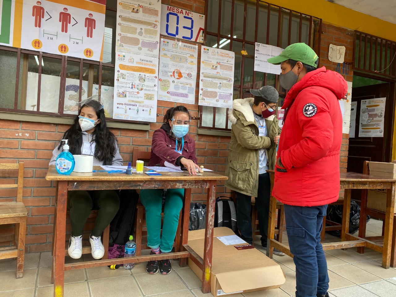 Defensoría del Pueblo verifica 600 recintos electorales y encuentra falta de información sobre el voto preferente y demora en la apertura de mesas