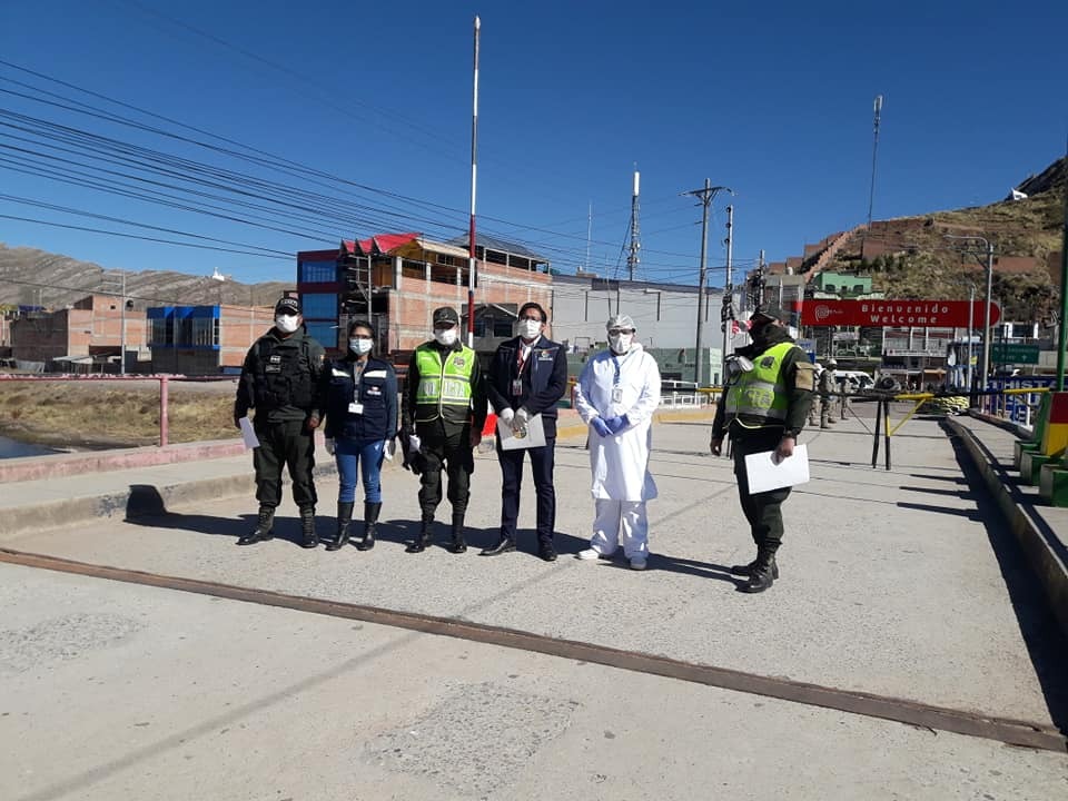 DEFENSORÍA DEL PUEBLO PRECAUTELA DERECHOS HUMANOS DE REPATRIADOS QUE RETORNAN POR LA FRONTERA DESAGUADERO