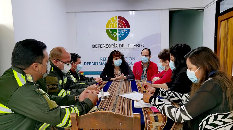 INSTITUCIONES DE COCHABAMBA ACUERDAN SUSPENDER EL “PLAN MOCHILA SEGURA” Y TRABAJAR EN UN NUEVO PROTOCOLO QUE NO VULNERE DERECHOS HUMANOS DE ESTUDIANTES