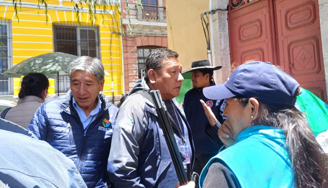 DELEGACIÓN DEFENSORIAL DE LA PAZ MONITOREA HUELGA DE HAMBRE DE MUJERES EN CERCANÍAS DE PLAZA MURILLO Y GESTIONA SU ATENCIÓN MÉDICA