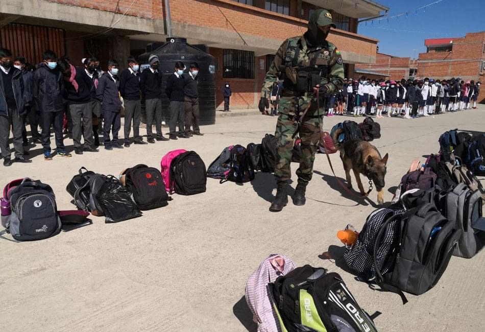 Defensoría del Pueblo pide suspender el “Plan Mochila Segura” porque vulnera derechos a la intimidad, identidad e integridad de estudiantes