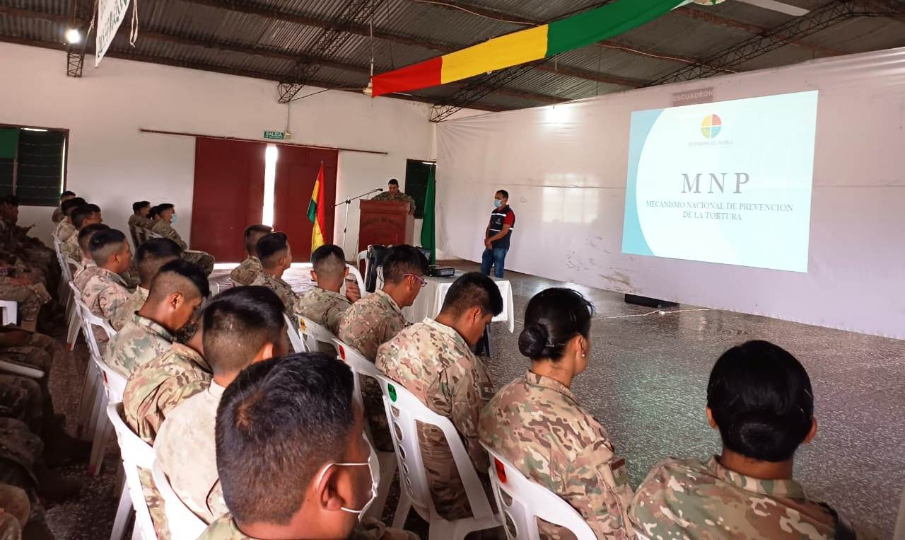 LA DEFENSORÍA DEL PUEBLO EN YACUIBA REALIZÓ UN TALLER SOBRE PREVENCIÓN DE LA TORTURA EN EL REGIMIENTO DE CABALLERÍA 3 AROMA