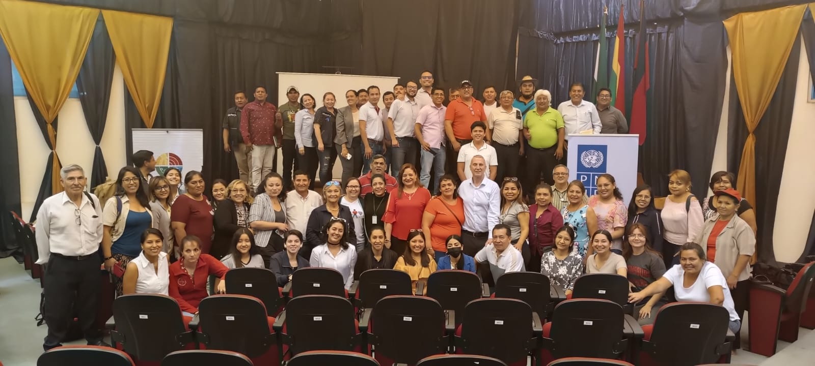 JORNADA DE ANÁLISIS DE CONFLICTO CON LOS ACTORES SOCIALES Y SERVIDORES PÚBLICOS DE LA DEFENSORÍA DEL PUEBLO EN SANTA CRUZ.