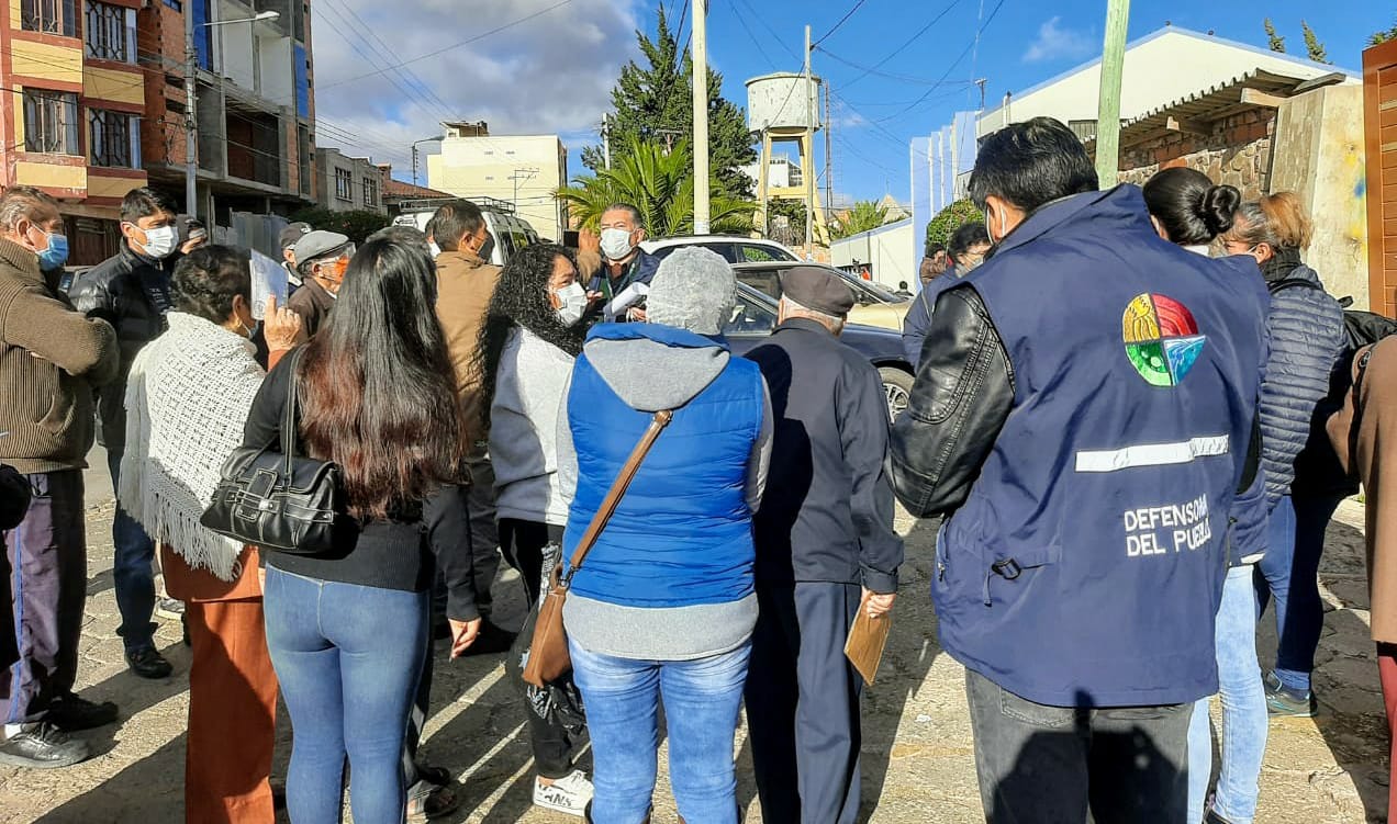 Defensoría del Pueblo pide a la Caja Nacional de Salud la habilitación de más puntos de vacunación para los asegurados