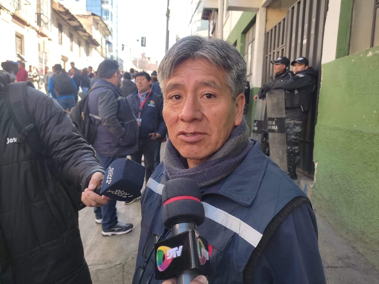 Defensoría del Pueblo hace el seguimiento de la situación de heridos y aprehendidos tras despliegue militar en plaza Murillo