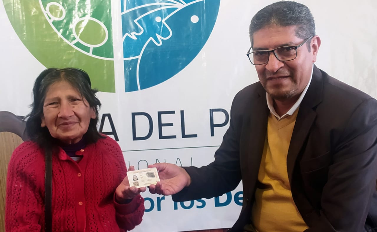 Defensoría del Pueblo gestiona documentos de identidad para una persona adulta mayor de 61 años de edad, que fue encontrada en condiciones deplorables en la ciudad de Sucre