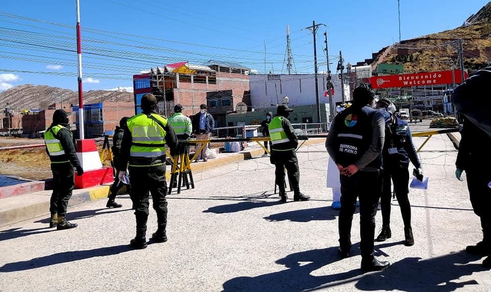 DEFENSORÍA DEL PUEBLO MONITOREA REPATRIACIÓN DE CONNACIONALES PROVENIENTES DE LA REPÚBLICA DEL PERÚ POR LA ZONA FRONTERIZA DESAGUADERO