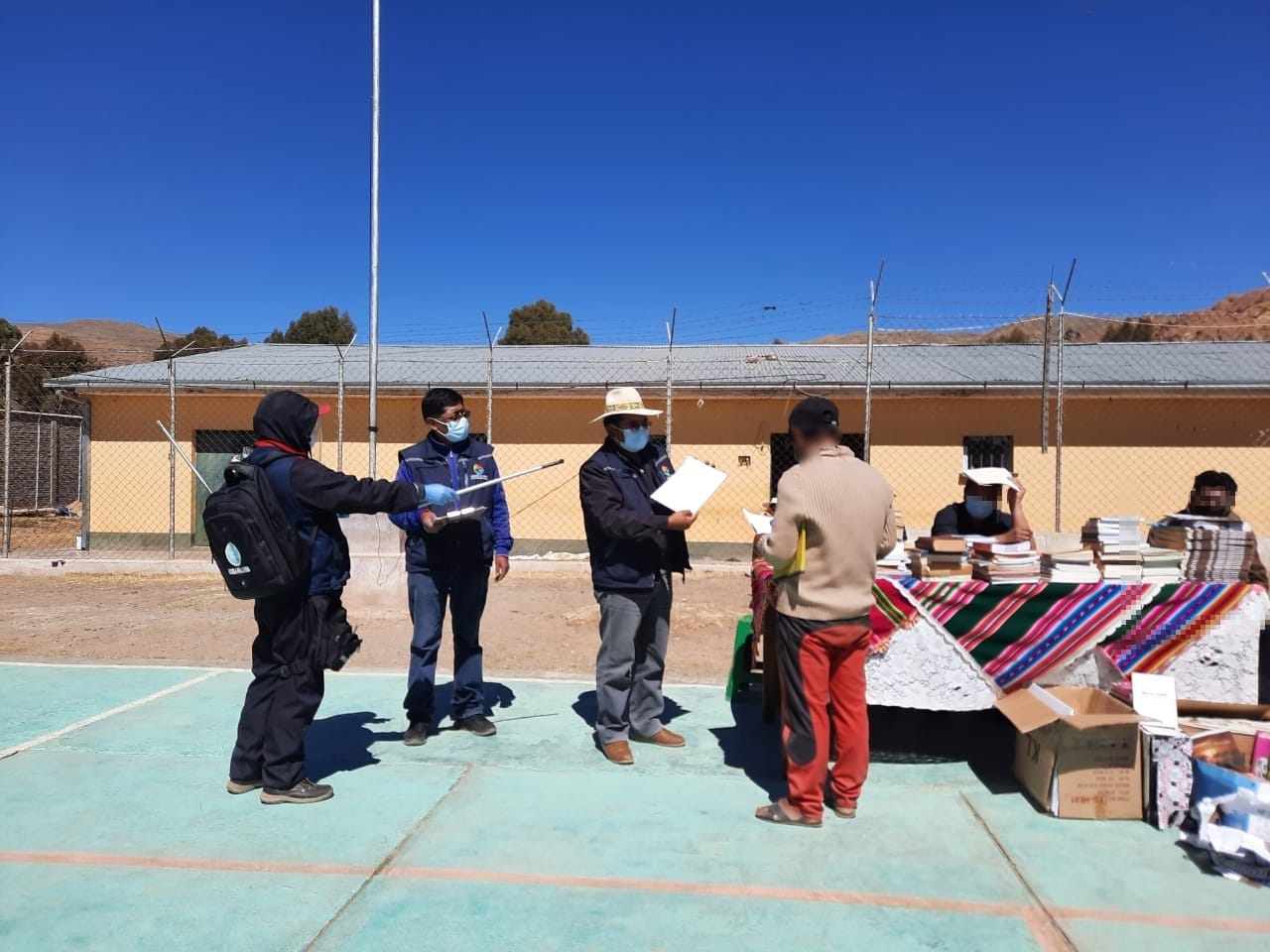 DEFENSORÍA DEL PUEBLO INAUGURA EL PROGRAMA LIBROS POR REJAS EN EL CENTRO PENITENCIARIO SAN MIGUEL DE UNCÍA