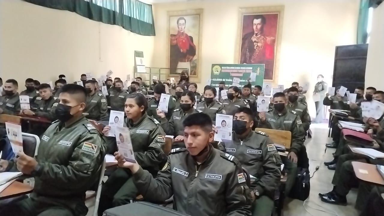 LA DEFENSORÍA DEL PUEBLO CULMINÓ CON ÉXITO UN PROCESO DE CAPACITACIÓN SOBRE DERECHOS HUMANOS CON ESTUDIANTES POLICIALES DE LA FATESCIPOL DE COCHABAMBA