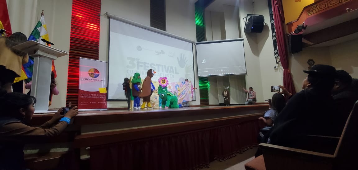 3° Festival Cultural de Artes en Lengua de Señas Boliviana promovió los derechos humanos de las personas sordas