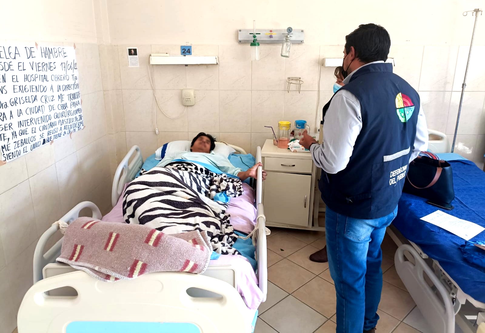 DEFENSORÍA DEL PUEBLO EN TARIJA MEDIA CONFLICTO DE PACIENTE DE LA CAJA NACIONAL DE SALUD EN HUELGA DE HAMBRE, GESTIONA ATENCIÓN ESPECIALIZADA E INVESTIGA DENUNCIA DE NEGLIGENCIA MÉDICA