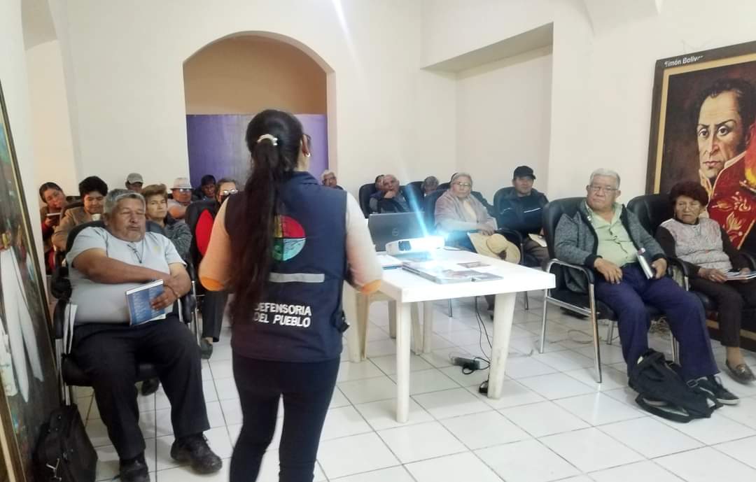 DEFENSORÍA DEL PUEBLO REALIZA FORMACIÓN DE PROMOTORES EN DERECHOS HUMANOS CON ADULTOS MAYORES DEL ÁREA RURAL DE COCHABAMBA