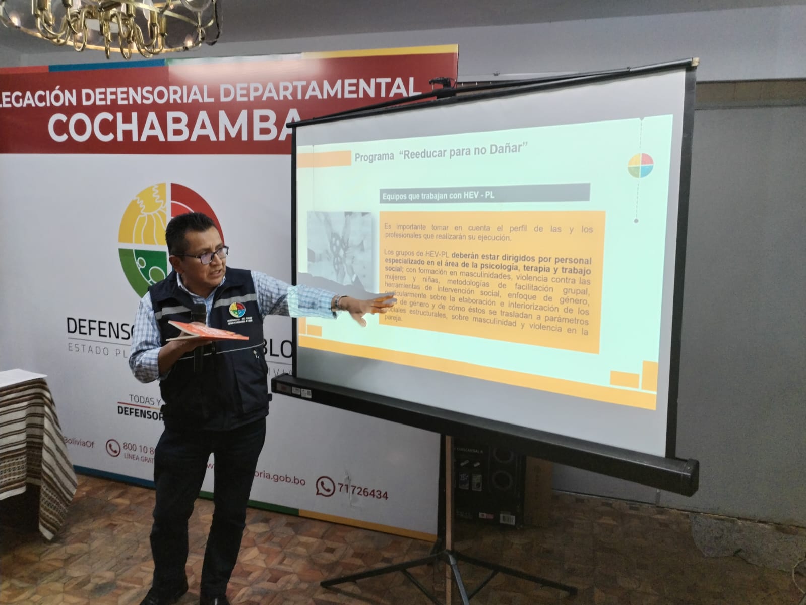 Defensor del Pueblo presenta en Cochabamba el programa “Reeducar para no dañar” dirigido a varones con sentencia por violencia familiar