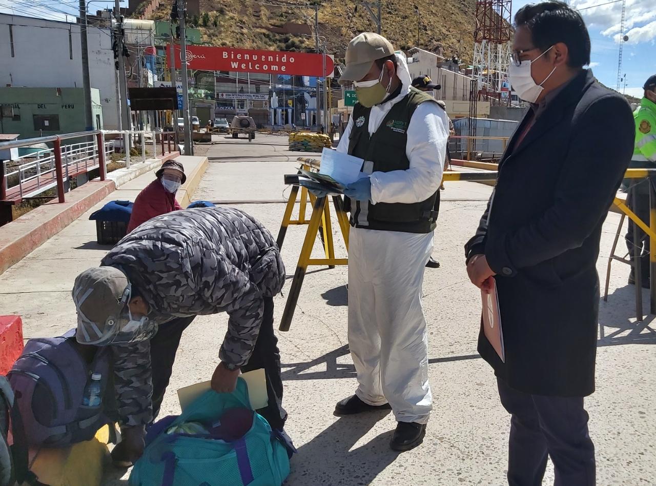 DEFENSORÍA DEL PUEBLO VELA VIGENCIA DE DERECHOS HUMANOS DE COMPATRIOTAS QUE INGRESAN POR LA FRONTERA DESAGUADERO