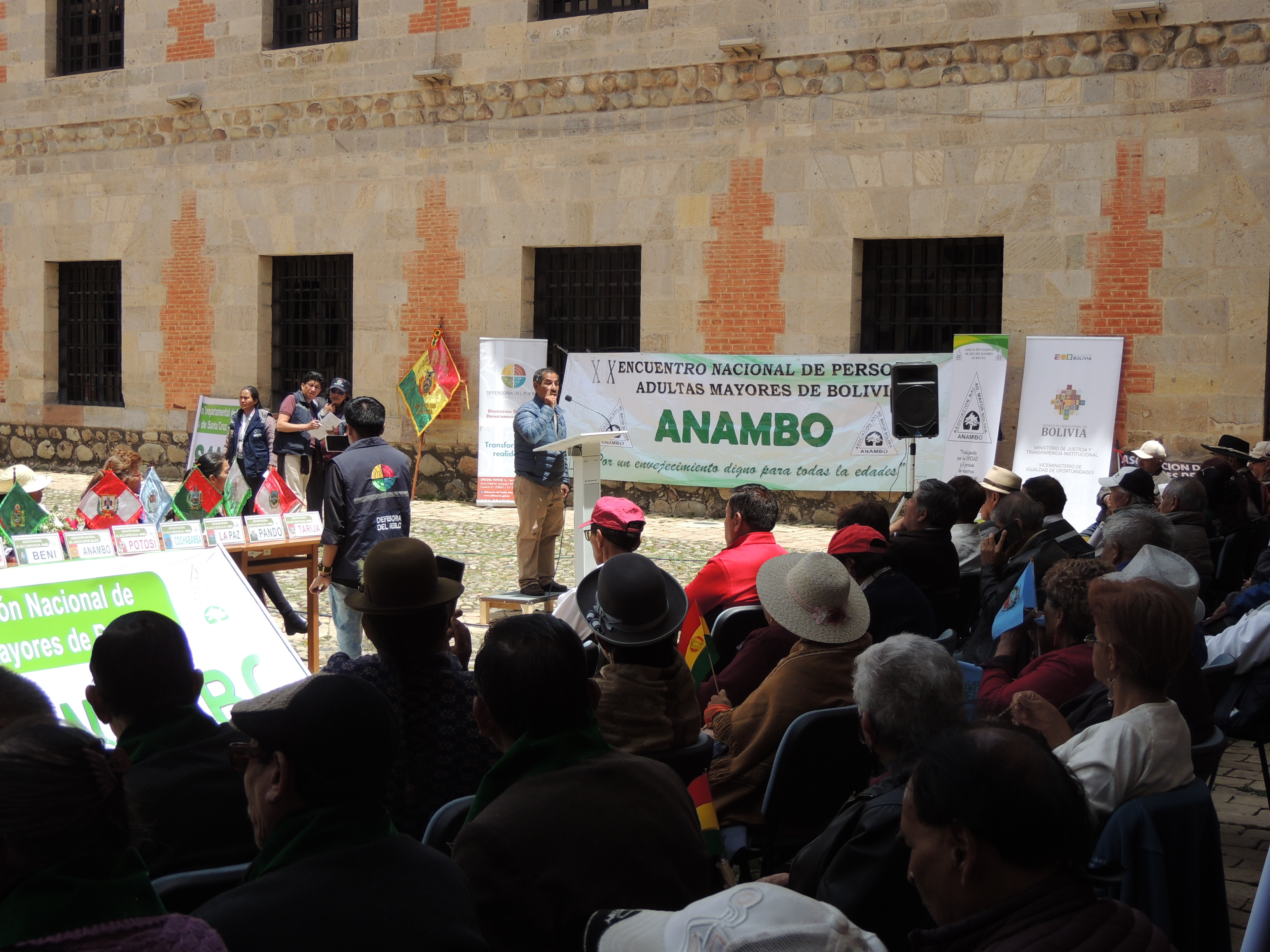 DEFENSORÍA DEL PUEBLO APOYA EL XXI ENCUENTRO NACIONAL DE ADULTOS MAYORES DE BOLIVIA QUE SE REALIZA EN POTOSÍ